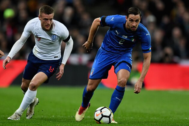 LONDON, ENGLAND - MARCH 27:   Jamie Vardy of England (L) competes for the ball with Mattia De Sciglio of Italy during the International friendly football match between England and Italy at Wembley Stadium on March 27, 2018 in London, England.  (Photo by Claudio Villa/Getty Images)