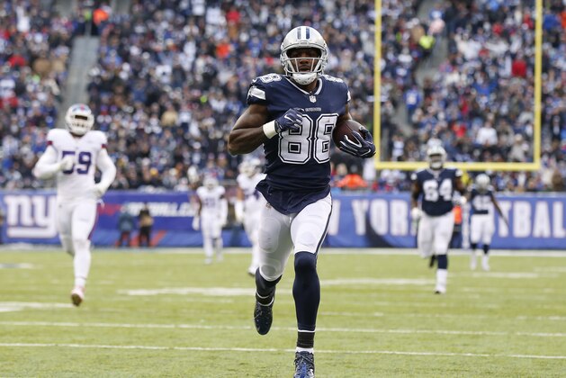 Dallas Cowboys wide receiver Dez Bryant (88) runs the ball in for a touchdown against the New York Giants during the first half of an NFL football game, Sunday, Dec. 10, 2017, in East Rutherford, N.J. (AP Photo/Adam Hunger)