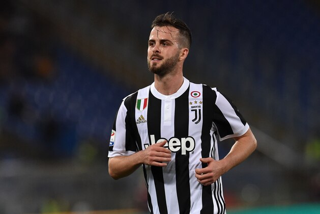 ROME, ITALY - MARCH 03:  Miralem Pjanic of Juventus FC in action during the serie A match between SS Lazio and Juventus at Stadio Olimpico on March 3, 2018 in Rome, Italy.  (Photo by Giuseppe Bellini/Getty Images)