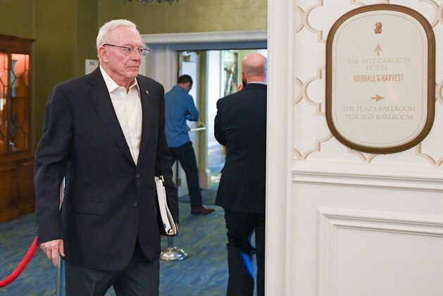 ORLANDO, FL - MARCH 27: Dallas Cowboys owner Jerry Jones heads to a meeting at the 2018 NFL Annual Meetings at the Ritz Carlton Orlando, Great Lakes on March 27, 2018 in Orlando, Florida. (Photo by B51/Mark Brown/Getty Images)