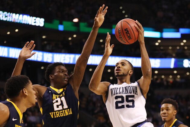 BOSTON, MA - MARCH 23: Mikal Bridges #25 of the Villanova Wildcats attempts a shot defended by Wesley Harris #21 of the West Virginia Mountaineers during the second half in the 2018 NCAA Men's Basketball Tournament East Regional at TD Garden on March 23, 2018 in Boston, Massachusetts.  (Photo by Maddie Meyer/Getty Images)