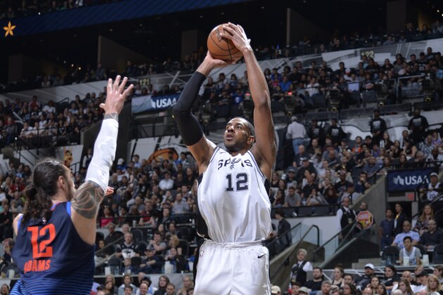 SAN ANTONIO, TX - MARCH 29: LaMarcus Aldridge #12 of the San Antonio Spurs shoots the ball against the Oklahoma City Thunder on March 29, 2018 at the AT&T Center in San Antonio, Texas. NOTE TO USER: User expressly acknowledges and agrees that, by downloading and or using this photograph, user is consenting to the terms and conditions of the Getty Images License Agreement. Mandatory Copyright Notice: Copyright 2018 NBAE (Photos by Mark Sobhani/NBAE via Getty Images)