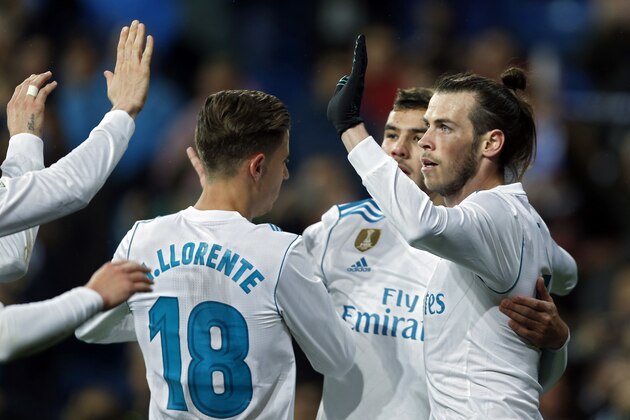 Real Madrid's Gareth Bale, right, celebrates with teammates after scoring the opening goal against Getafe during the Spanish La Liga soccer match between Real Madrid and Getafe at the Santiago Bernabeu stadium in Madrid, Saturday, March 3, 2018. (AP Photo/Francisco Seco)