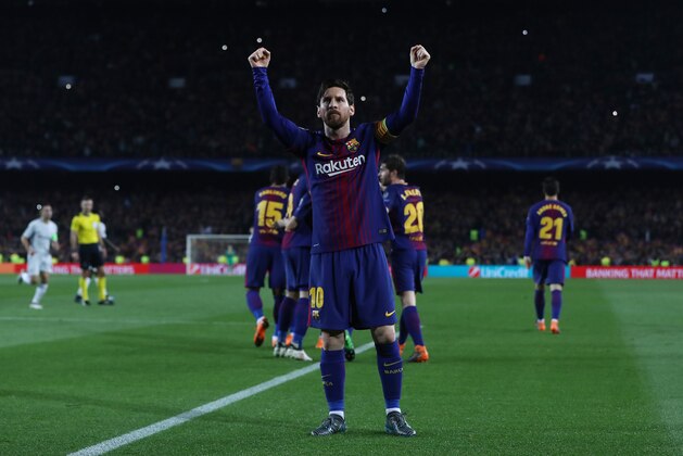 BARCELONA, SPAIN - MARCH 14: Lionel Messi of FC Barcelona celebrates after he scores his team's third goal and his 100th Champions League goal during the UEFA Champions League Round of 16 Second Leg match FC Barcelona and Chelsea FC at Camp Nou on March 14, 2018 in Barcelona, Spain. (Photo by Ian MacNicol/Getty Images)