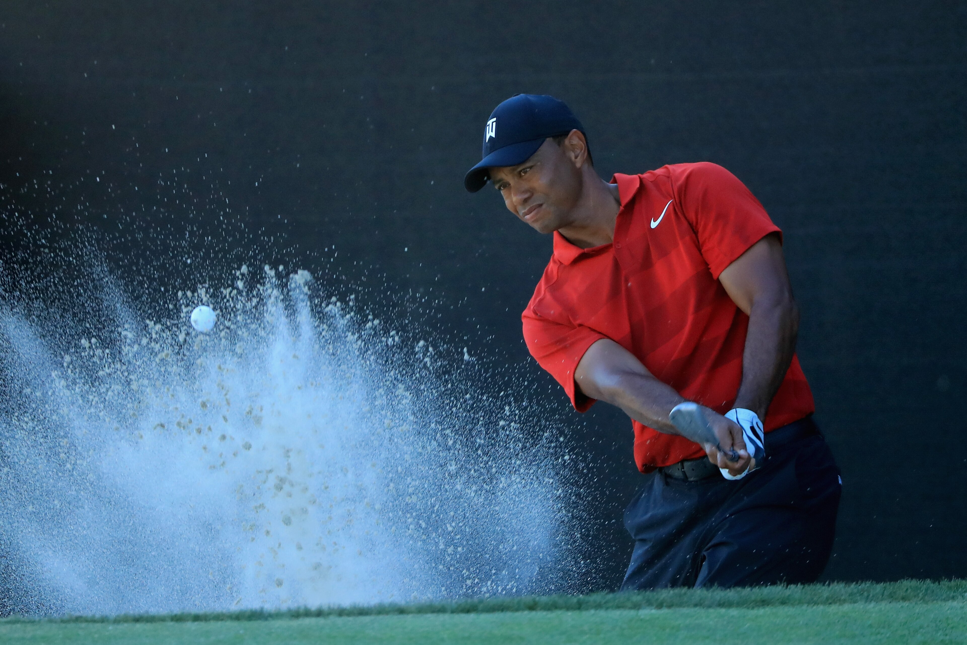 ORLANDO, FL - MARCH 18: Tiger Woods plays a shot from a bunker on the 17th hole  during the final round at the Arnold Palmer Invitational Presented By MasterCard at Bay Hill Club and Lodge on March 18, 2018 in Orlando, Florida.  (Photo by Sam Greenwood/Getty Images)