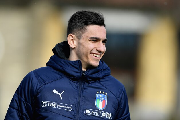FLORENCE, ITALY - FEBRUARY 26:  Alex Meret of Italy looks on during a training session at Italy club's training ground at Coverciano  at Coverciano on February 26, 2018 in Florence, Italy.  (Photo by Claudio Villa/Getty Images)
