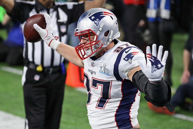 MINNEAPOLIS, MN - FEBRUARY 04:  Rob Gronkowski #87 of the New England Patriots celebrates a touchdown reception against the Philadelphia Eagles in the fourth quarter of Super Bowl LII at U.S. Bank Stadium on February 4, 2018 in Minneapolis, Minnesota. The Eagles defeated the Patriots 41-33.  (Photo by Jonathan Daniel/Getty Images)