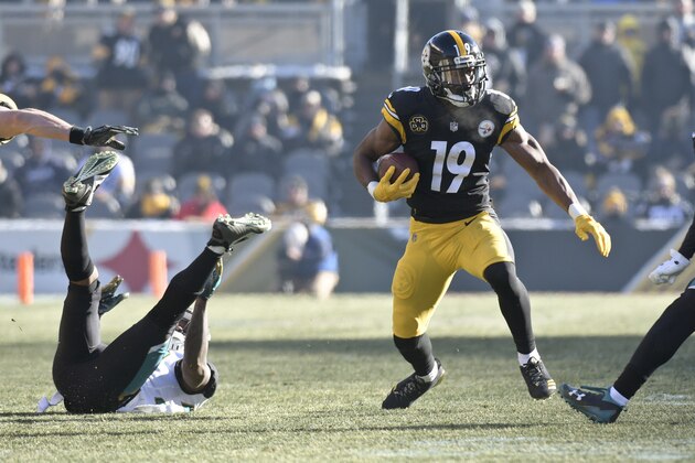 Pittsburgh Steelers wide receiver JuJu Smith-Schuster (19) plays in an NFL football game against the Jacksonville Jaguars, Sunday, Jan. 14, 2018, in Pittsburgh. (AP Photo/Don Wright)