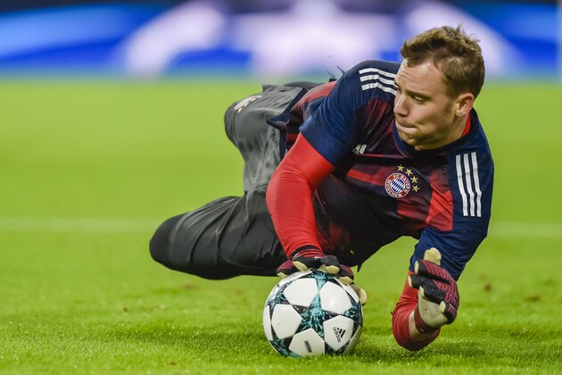 Bayern Munich's German keeper Manuel Neuer warms up ahead the Champions League group B match between Bayern Munich and RSC Anderlecht in Munich, southern Germany, on September 12, 2017.  / AFP PHOTO / GUENTER SCHIFFMANN        (Photo credit should read GUENTER SCHIFFMANN/AFP/Getty Images)