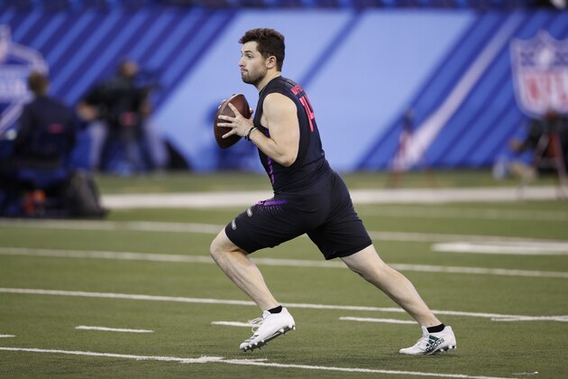 INDIANAPOLIS, IN - MARCH 03: Oklahoma quarterback Baker Mayfield throws during the NFL Combine at Lucas Oil Stadium on March 3, 2018 in Indianapolis, Indiana. (Photo by Joe Robbins/Getty Images)