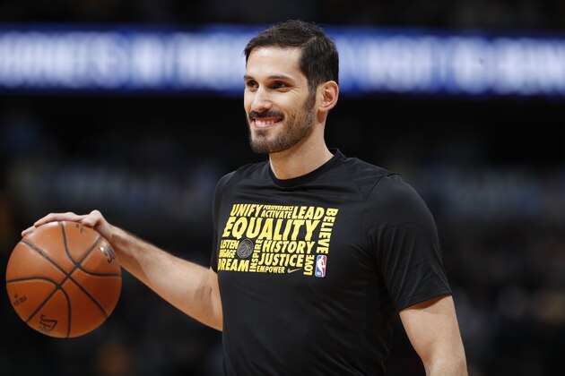 Golden State Warriors forward Omri Casspi (18) in the first half of an NBA basketball game Saturday, Feb. 3, 2018, in Denver. (AP Photo/David Zalubowski)