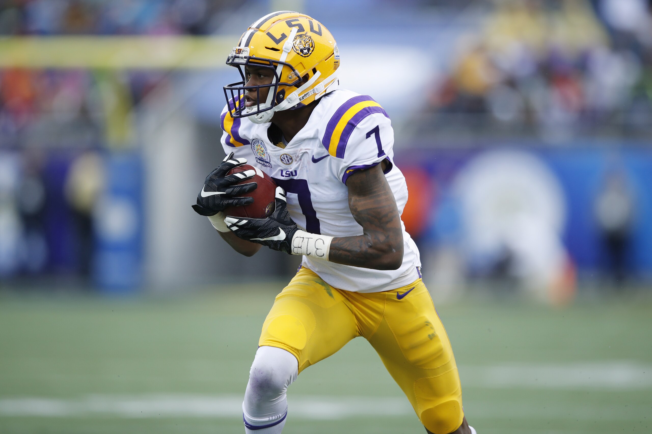 ORLANDO, FL - JANUARY 01: D.J. Chark #7 of the LSU Tigers runs after a catch against the Notre Dame Fighting Irish during the Citrus Bowl on January 1, 2018 in Orlando, Florida. Notre Dame won 21-17. (Photo by Joe Robbins/Getty Images) ORLANDO, FL - JANUARY 01: D.J. Chark #7 of the LSU Tigers runs after a catch against the Notre Dame Fighting Irish during the Citrus Bowl on January 1, 2018 in Orlando, Florida. Notre Dame won 21-17. (Photo by Joe Robbins/Getty Images)