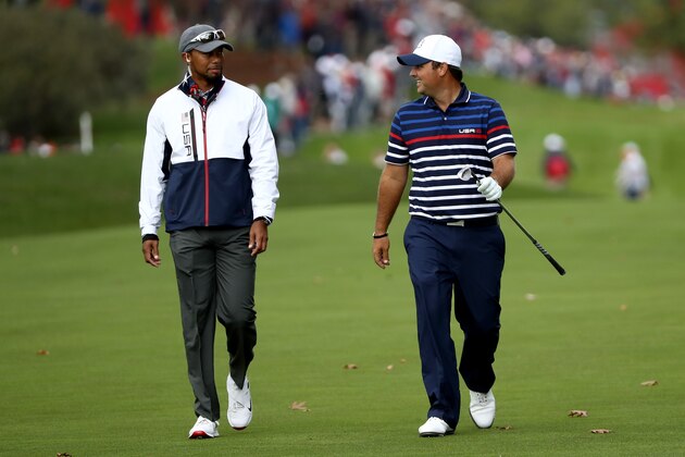 CHASKA, MN - SEPTEMBER 29: Vice-captain Tiger Woods of the United States speaks to Patrick Reed during practice prior to the 2016 Ryder Cup at Hazeltine National Golf Club on September 29, 2016 in Chaska, Minnesota.  (Photo by Sam Greenwood/Getty Images)