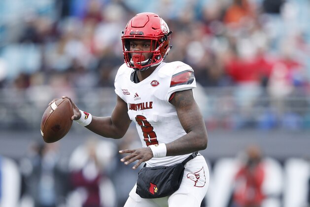 JACKSONVILLE, FL - DECEMBER 30: Lamar Jackson #8 of the Louisville Cardinals looks to pass against the Mississippi State Bulldogs during the TaxSlayer Bowl at EverBank Field on December 30, 2017 in Jacksonville, Florida. The Bulldogs won 31-27. (Photo by Joe Robbins/Getty Images)