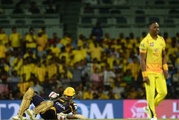 Kolkata Knight Riders cricketer Andre Russell (L) slips on the pitch during the 2018 Indian Premier League (IPL) Twenty20 cricket match between Chennai Super Kings and Kolkata Knight Riders at M.A. Chidhambaram Cricket Stadium in Chennai on April 10, 2018. / AFP PHOTO / ARUN SANKAR        (Photo credit should read ARUN SANKAR/AFP/Getty Images)