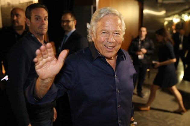 LOS ANGELES, CA - FEBRUARY 18: Robert Kraft enjoys the NBA All-Star Game as a part of 2018 NBA All-Star Weekend at STAPLES Center on February 18, 2018 in Los Angeles, California. NOTE TO USER: User expressly acknowledges and agrees that, by downloading and/or using this photograph, user is consenting to the terms and conditions of the Getty Images License Agreement.  Mandatory Copyright Notice: Copyright 2018 NBAE (Photo by Chris Marion/NBAE via Getty Images)
