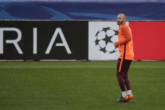 Barcelona's Andres Iniesta warms up during a training session at Rome's Olympic Stadium, Monday, April 9, 2018, on the eve of the Champions League quarter final second leg soccer match against Roma. (AP Photo/Gregorio Borgia)