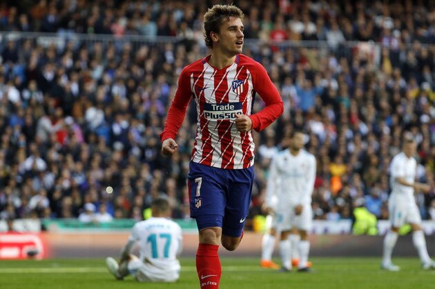 MADRID, SPAIN - APRIL 08: Antoine Griezman of Atletico Madrid celebrates after scoring his team`s first goal during the La Liga match between Real Madrid and Atletico Madrid at Estadio Santiago Bernabeu on April 8, 2018 in Madrid, Spain. (Photo by TF-Images/TF-Images via Getty Images)