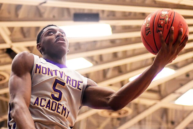 SPRINGFIELD, MA - JANUARY 15:  R.J. Barrett #5 of Montverde Academy goes up for a layup in a game against Mater Dei High School during the 2018 Spalding Hoophall Classic at Blake Arena at Springfield College on January 15, 2018 in Springfield, Massachusetts. (Photo by Adam Glanzman/Getty Images)