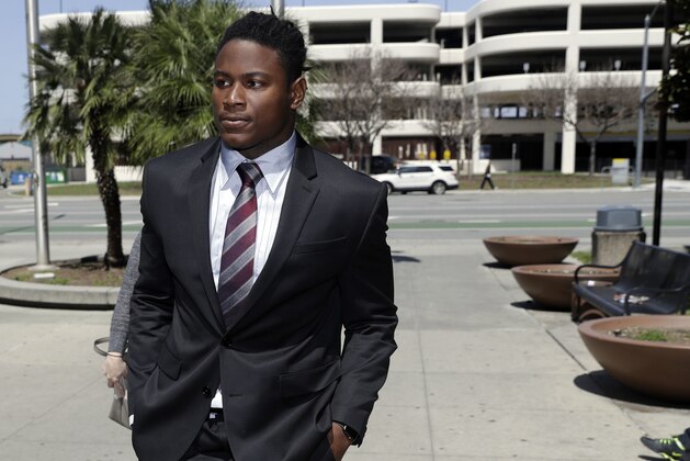 San Francisco 49ers linebacker Reuben Foster, right, enters the Santa Clara County Superior Court Thursday, April 12, 2018, in San Jose, Calif. Foster has been charged with felony domestic violence after being accused of attacking his girlfriend, authorities said. (AP Photo/Marcio Jose Sanchez)