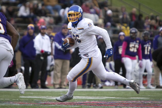 South Dakota State tight end Dallas Goedert during the 1st half of an NCAA football game against Western Illinois, Saturday, Oct. 28, 2017, in Macomb, Ill. (AP Photo/Daryl Wilson)