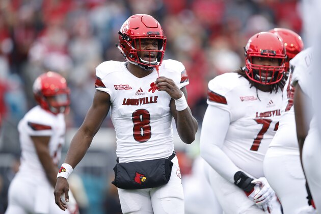 JACKSONVILLE, FL - DECEMBER 30: Lamar Jackson #8 of the Louisville Cardinals directs the offense in the first half of the TaxSlayer Bowl against the Mississippi State Bulldogs at EverBank Field on December 30, 2017 in Jacksonville, Florida. (Photo by Joe Robbins/Getty Images)
