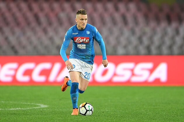 NAPLES, ITALY - MARCH 18:  Piotr Zielinski of SSC Napoli drives the ball during the serie A match between SSC Napoli v Genoa CFC at Stadio San Paolo on March 18, 2018 in Naples, Italy.  (Photo by Francesco Pecoraro/Getty Images)