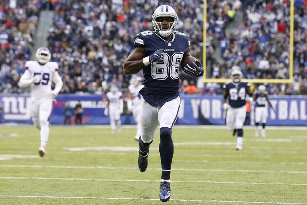 Dallas Cowboys wide receiver Dez Bryant (88) runs the ball in for a touchdown against the New York Giants during the first half of an NFL football game, Sunday, Dec. 10, 2017, in East Rutherford, N.J. (AP Photo/Adam Hunger)