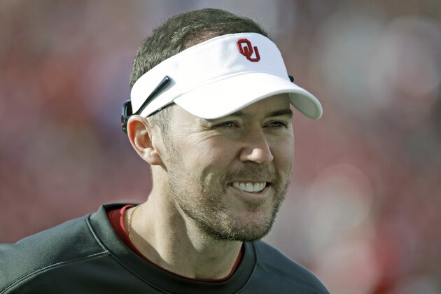 NORMAN, OK - NOVEMBER 25: Head Coach Lincoln Riley of Oklahoma Sooners during warm ups before the game against the West Virginia Mountaineers at Gaylord Family Oklahoma Memorial Stadium on November 25, 2017 in Norman, Oklahoma. Oklahoma defeated West Virginia 59-31. (Photo by Brett Deering/Getty Images)