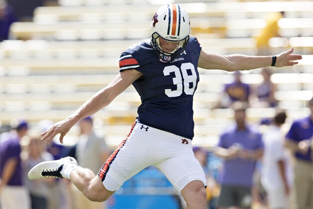 BATON ROUGE, LA - OCTOBER 14:  Daniel Carson #38 of the Auburn Tigers warming up before a game against the LSU Tigers at Tiger Stadium on October 14, 2017 in Baton Rouge, Louisiana.  LSU defeated the Auburn 27-23.  (Photo by Wesley Hitt/Getty Images)