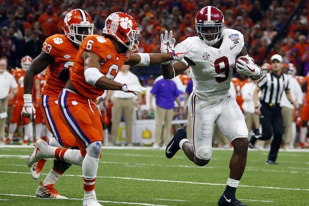 Alabama running back Bo Scarbrough (9) carries the ball against as he tries to get around Clemson linebacker Dorian O'Daniel (6) in the first half of the Sugar Bowl semi-final playoff game for the NCAA college football national championship, in New Orleans, Monday, Jan. 1, 2018. (AP Photo/Butch Dill)