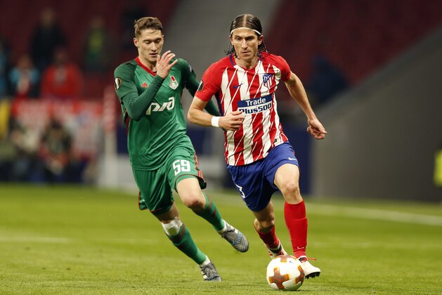 Atletico Madrid's Filipe Luis, right, is challenged by Lokomotiv's Aleksei Miranchuk during the Europa League Round of 16 first leg soccer match between Atletico Madrid and Lokomotiv Moscow at the Metropolitano stadium in Madrid, Thursday, March 8, 2018. (AP Photo/Francisco Seco)