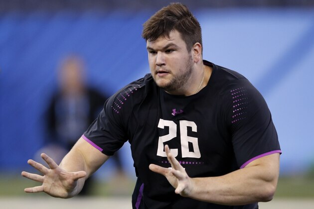 INDIANAPOLIS, IN - MARCH 02: Notre Dame offensive lineman Quenton Nelson in action during the 2018 NFL Combine at Lucas Oil Stadium on March 2, 2018 in Indianapolis, Indiana. (Photo by Joe Robbins/Getty Images)
