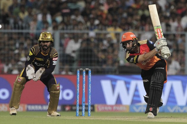 Sunrisers Hyderabad's Kane Wiiliamson plays a shot during VIVO IPL cricket T20 match against Kolkata Knight Riders in Kolkata, India, Saturday, April 14, 2018. (AP Photo/Bikas Das)