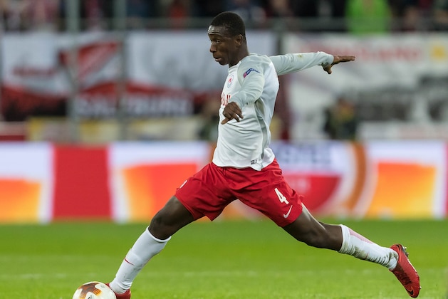 SALZBURG, AUSTRIA - APRIL 12: Amadou Haidara of Salzburg controls the ball during the UEFA Europa League quarter final leg two match between RB Salzburg and Lazio Roma at Red Bull Arena on April 12, 2018 in Salzburg, Austria. (Photo by TF-Images/Getty Images)
