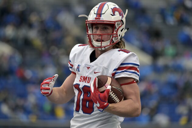 SMU wide receiver Trey Quinn (18) carries the ball for a touchdown in the second half of an NCAA college football game against Memphis Saturday, Nov. 18, 2017, in Memphis, Tenn. (AP Photo/Brandon Dill)