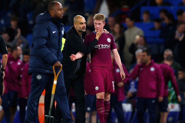 LONDON, ENGLAND - SEPTEMBER 30: Josep Guardiola, Manager of Manchester City speaks to Kevin De Bruyne of Manchester City after the Premier League match between Chelsea and Manchester City at Stamford Bridge on September 30, 2017 in London, England.  (Photo by Clive Rose/Getty Images)