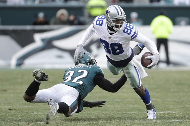 Dallas Cowboys' Dez Bryant (88) in action against Philadelphia Eagles' Rasul Douglas (32) during an NFL football game against the Philadelphia Eagles, Sunday, Dec. 31, 2017, in Philadelphia. Dallas won 6-0. (AP Photo/Chris Szagola)