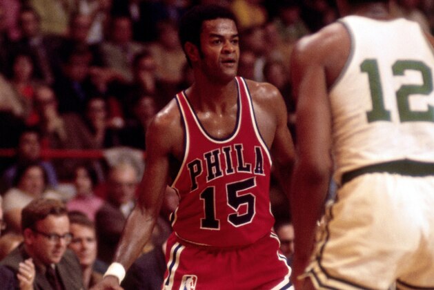 BOSTON, MA - 1970: Hal Greer #15 of the Philadelphia 76ers dribbles the ball against the Boston Celtics circa 1970 at the Boston Garden in Boston, Massachusetts. NOTE TO USER: User expressly acknowledges and agrees that, by downloading and or using this photograph, User is consenting to the terms and conditions of the Getty Images License Agreement. Mandatory Copyright Notice: Copyright 1970 NBAE (Photo by Dick Raphael/NBAE via Getty Images)