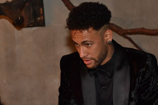 Brazilian PSG's footballer Neymar Junior attends the photocall for the 2018 American Foundation for AIDS Research (amFAR) Gala Sao Paulo in Sao Paulo Brazil on April 13, 2018. / AFP PHOTO / NELSON ALMEIDA        (Photo credit should read NELSON ALMEIDA/AFP/Getty Images)