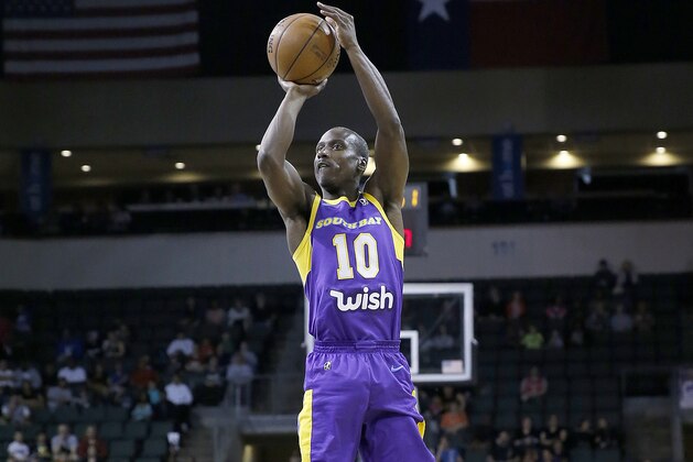 CEDAR PARK, TX - MARCH 24: Andre Ingram #10 of the South Bay Lakers shoots the ball against the Austin Spurs during the NBA G-League on March 24, 2018 at the H-E-B Center At Cedar Park in Cedar Park, Texas. NOTE TO USER: User expressly acknowledges and agrees that, by downloading and/or using this photograph, user is consenting to the terms and conditions of the Getty Images License Agreement. Mandatory Copyright Notice: Copyright 2018 NBAE (Photo by Chris Covatta/NBAE via Getty Images) CEDAR PARK, TX - MARCH 24: Andre Ingram #10 of the South Bay Lakers shoots the ball against the Austin Spurs during the NBA G-League on March 24, 2018 at the H-E-B Center At Cedar Park in Cedar Park, Texas. NOTE TO USER: User expressly acknowledges and agrees that, by downloading and/or using this photograph, user is consenting to the terms and conditions of the Getty Images License Agreement. Mandatory Copyright Notice: Copyright 2018 NBAE (Photo by Chris Covatta/NBAE via Getty Images)