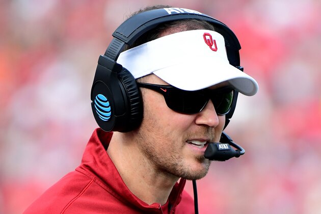 PASADENA, CA - JANUARY 01:  Head coach Lincoln Riley of the Oklahoma Sooners communicates on the sidelines in the 2018 College Football Playoff Semifinal Game agains the Georgia Bulldogs at the Rose Bowl Game presented by Northwestern Mutual at the Rose Bowl on January 1, 2018 in Pasadena, California.  (Photo by Harry How/Getty Images)