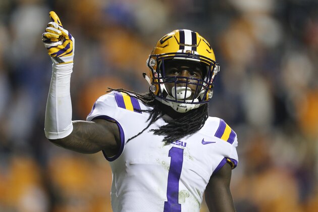 KNOXVILLE, TN - NOVEMBER 18:  Donte Jackson #1 of the LSU Tigers in action against the Tennessee Volunteers at Neyland Stadium on November 18, 2017 in Knoxville, Tennessee.  (Photo by Michael Reaves/Getty Images)