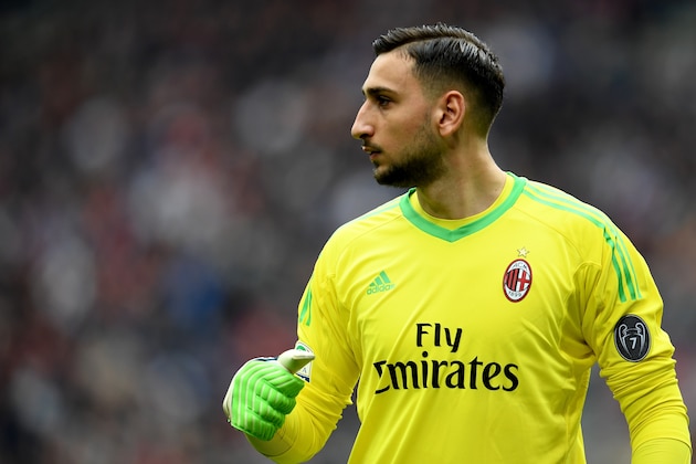 MILAN, ITALY - APRIL 15:  Gianluigi Donnarumma of AC Milan looks on during the serie A match between AC Milan and SSC Napoli at Stadio Giuseppe Meazza on April 15, 2018 in Milan, Italy.  (Photo by Claudio Villa./Getty Images)