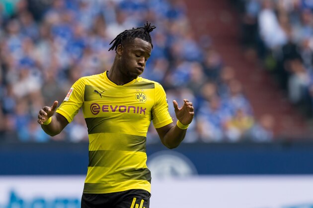 GELSENKIRCHEN, GERMANY - APRIL 15: Michy Batshuayi of Dortmund gestures during the Bundesliga match between FC Schalke 04 and Borussia Dortmund at Veltins-Arena on April 15, 2018 in Gelsenkirchen, Germany. (Photo by TF-Images/Getty Images) GELSENKIRCHEN, GERMANY - APRIL 15: Michy Batshuayi of Dortmund gestures during the Bundesliga match between FC Schalke 04 and Borussia Dortmund at Veltins-Arena on April 15, 2018 in Gelsenkirchen, Germany. (Photo by TF-Images/Getty Images)