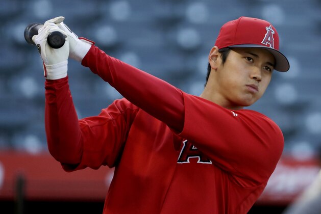 Los Angeles Angels designated hitter Shohei Ohtani, of Japan, warms up during batting practice before a baseball game against the Boston Red Sox in Anaheim, Calif., Thursday, April 19, 2018. (AP Photo/Chris Carlson)