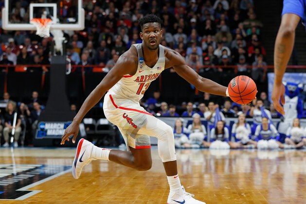 BOISE, ID - MARCH 15:  Deandre Ayton #13 of the Arizona Wildcats handles the ball against the Buffalo Bulls during the first round of the 2018 NCAA Men's Basketball Tournament at Taco Bell Arena on March 15, 2018 in Boise, Idaho.  (Photo by Kevin C. Cox/Getty Images)