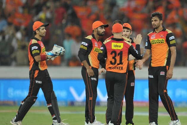 Sunrisers Hyderabad team celebrates the wicket of Royal Challengers Bangalore AB de Villiers during the 2016 Indian Premier League (IPL) Twenty20 cricket match between Sunrisers Hyderabad and Royal Challengers Bangalore at The Rajiv Gandhi International Stadium in Hyderabad  on April 30, 2016. / AFP / NOAH SEELAM        (Photo credit should read NOAH SEELAM/AFP/Getty Images)