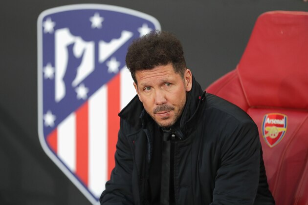 LONDON, ENGLAND - APRIL 26:  Diego Simeone, Manager of Atletico Madrid looks on during the UEFA Europa League Semi Final leg one match between Arsenal FC and Atletico Madrid at Emirates Stadium on April 26, 2018 in London, United Kingdom.  (Photo by Richard Heathcote/Getty Images)