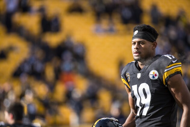 PITTSBURGH, PA - JANUARY 14:  JuJu Smith-Schuster #19 of the Pittsburgh Steelers walks the field before the AFC Divisional Playoff game against the Jacksonville Jaguars at Heinz Field on January 14, 2018 in Pittsburgh, Pennsylvania. Jaguars defeat Pittsburgh 45-42.  (Photo by Brett Carlsen/Getty Images)